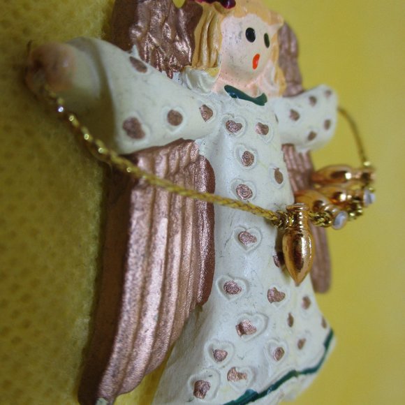 Angel Brooch Resin Angel With Moving String Of Christmas Lights Brooch Angel - Picture 3 of 9